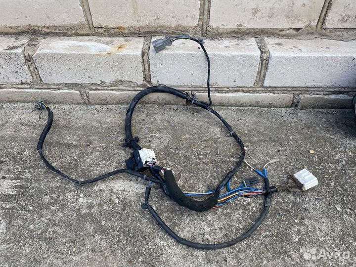 Nissan bluebird u14 проводка двери задняя правая