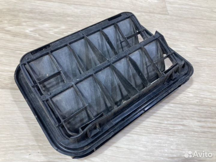 Решетка вентиляционная задняя правая Renault