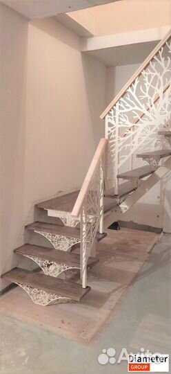Изготовление парадной лестницы под ключ