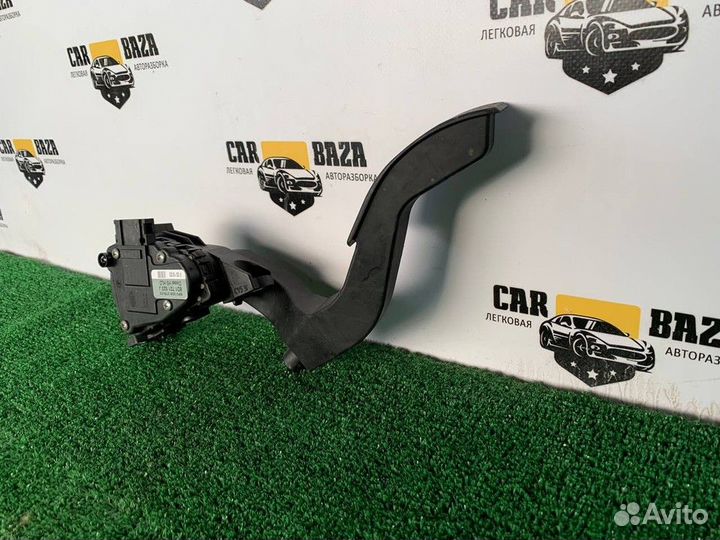 Педаль акселератора Volkswagen Passat