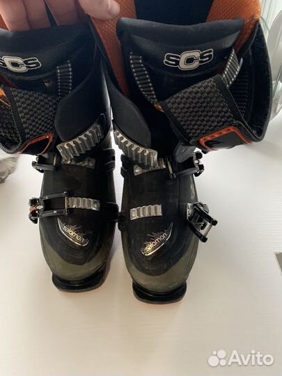 Спортивные ботинки