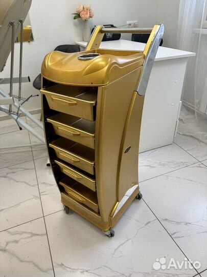 Тележка парикмахерская