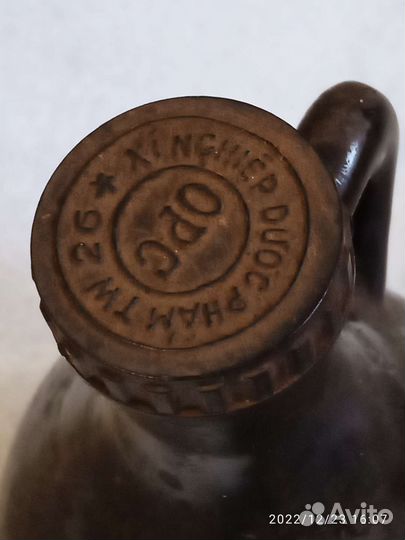 Старинная чёрная бутылка