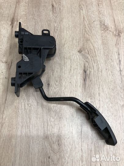 Педаль газа Mitsubishi Galant 9