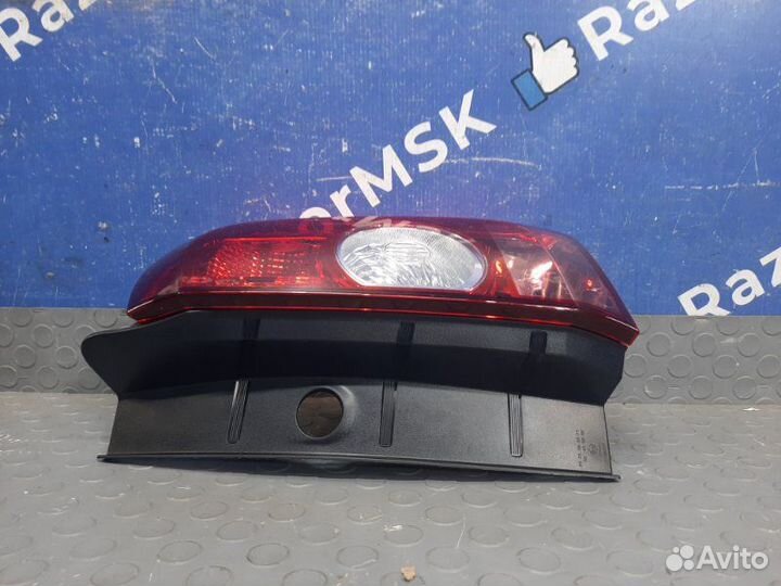 Фонарь правый Renault Duster