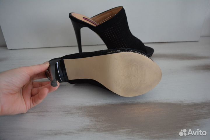Босоножки на каблуке