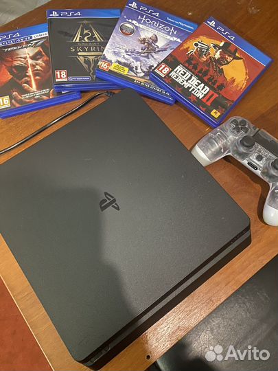 Игровая приставка ps4