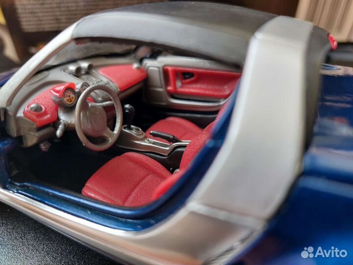 Коллекционная модель Smart Roadster 1:24