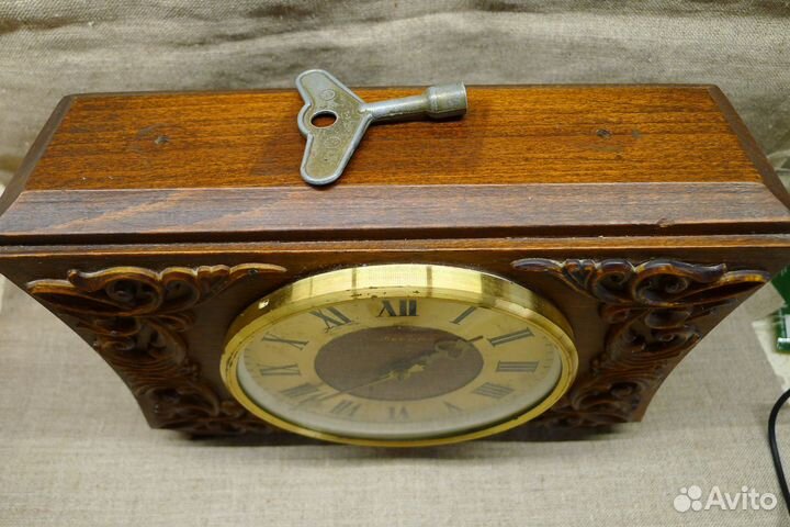 Часы механические Весна, на ходу, с ключом