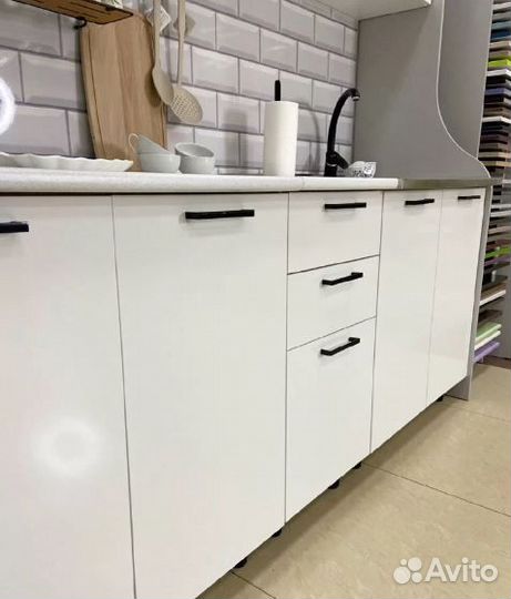 Кухонный гарнитур белый 2м