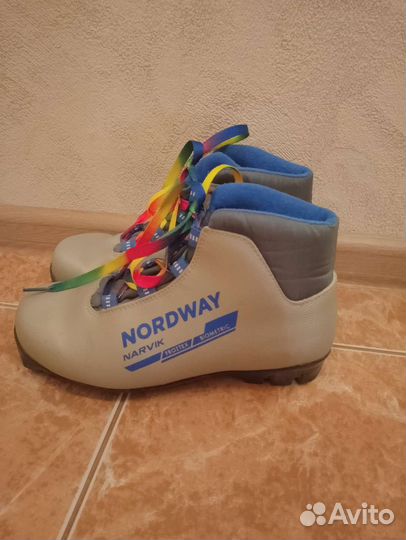 Лыжные ботинки