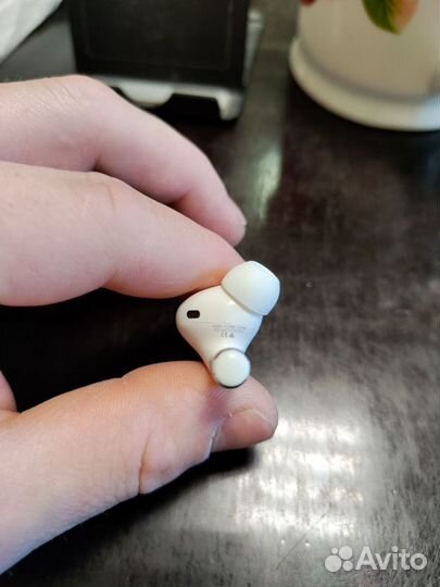 Левый наушник airpods pro