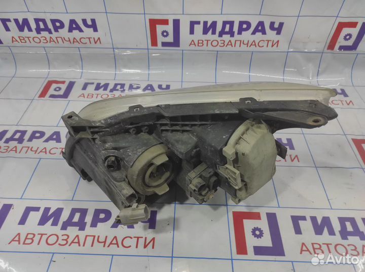 Фара правая Toyota Avensis (T250) 8113005194. Дефект