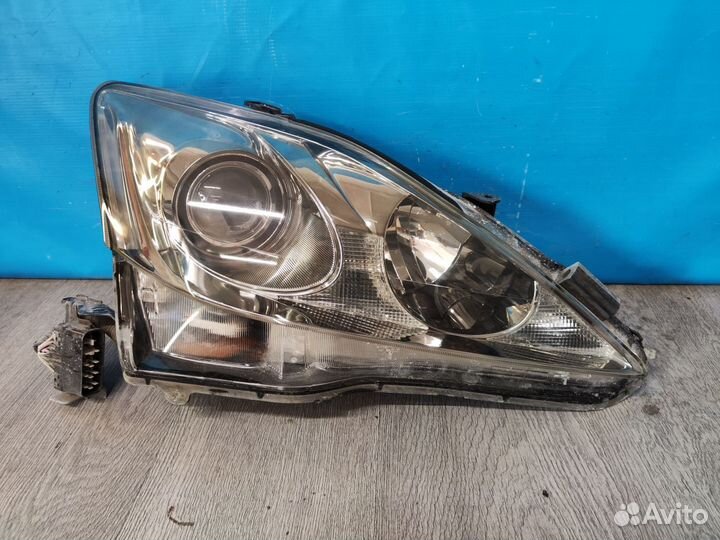 Фара правая Lexus IS 2 2005-2013