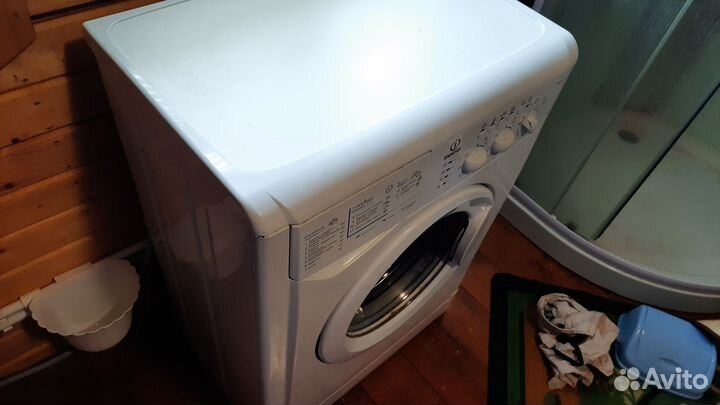 Стиральная машина Indesit wisl83
