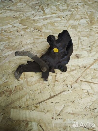 Суппорт на nissan almera n16 левый задний