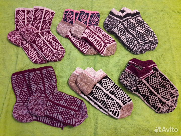 Носки и варежки шерстяные ручной вязки