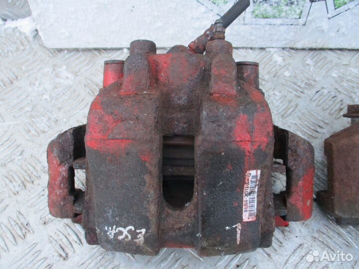 Суппорт передний правый Форд Эскейп 2 2.3л 2008г