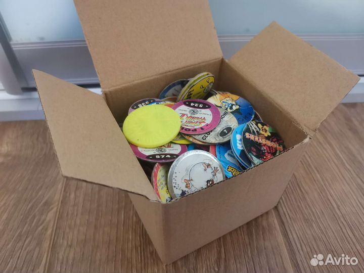 Фишки кэпсы 286 штук + 1 бита