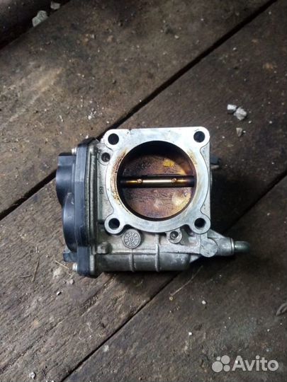 Дросельная заслонка Nissan Qashqai J10