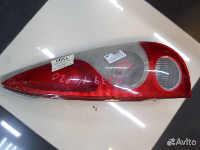 Фонарь задний правый Toyota Funcargo