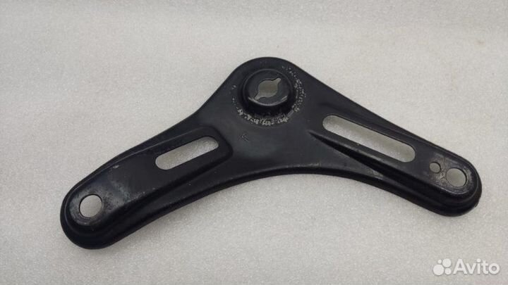 Кронштейн подрамника задний левый Hyundai Sonata