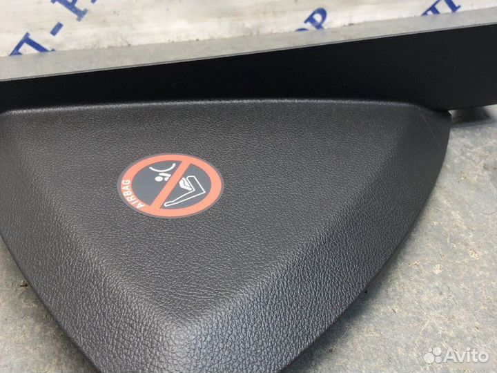 Накладка торпедо левая Ford Focus 3