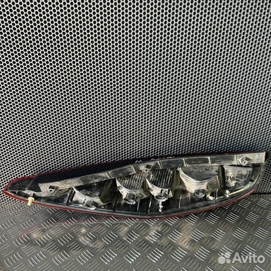 Фонарь задний правый Mitsubishi Colt