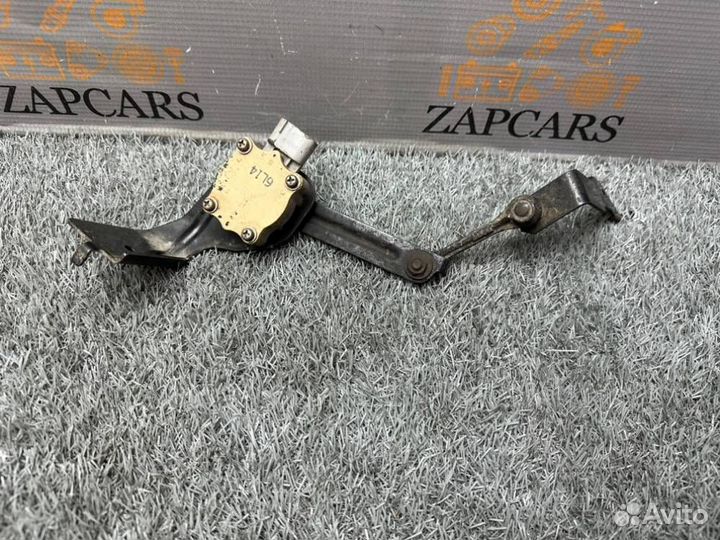 Датчик положения кузова с тягой передний Mazda