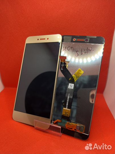 Дисплей на Huawei Honor 8lite