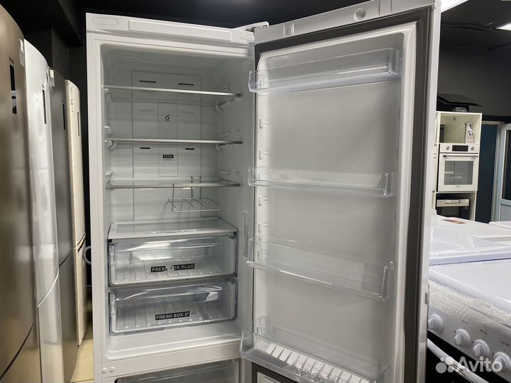 Холодильник Whirlpool WTNF 902