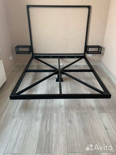 Дизайнерская кровать в стиле лофт