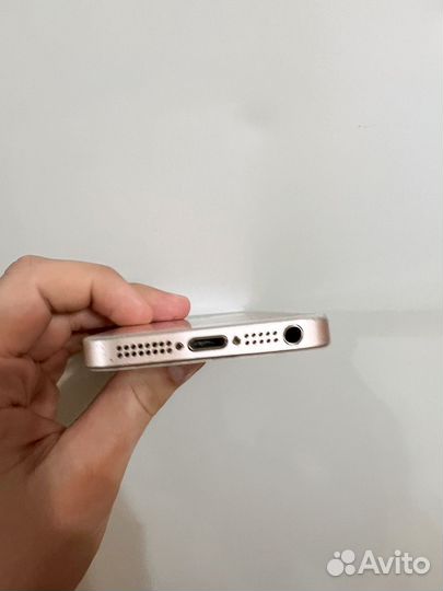 iPhone SE, 32 ГБ