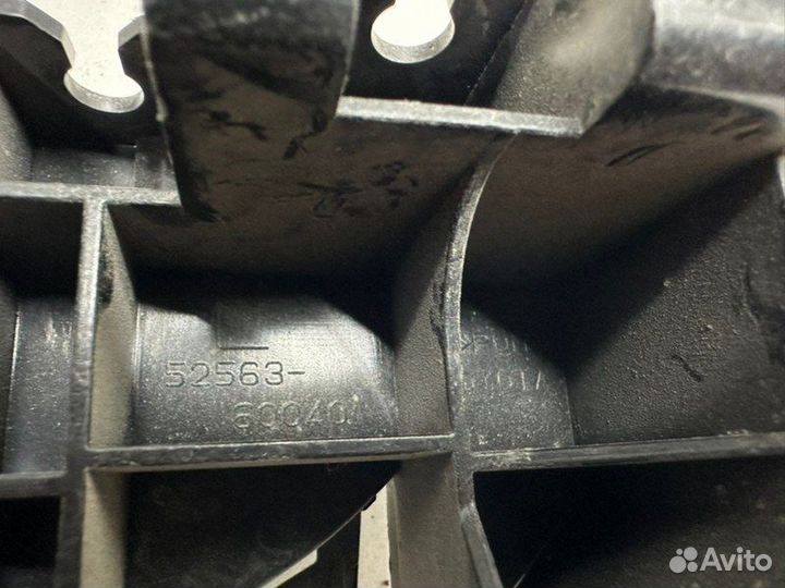 Кронштейн фонаря задний левый Toyota Land-Cruiser