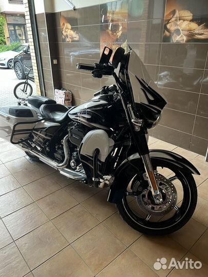 Harley-Davidson CVO Street Glide