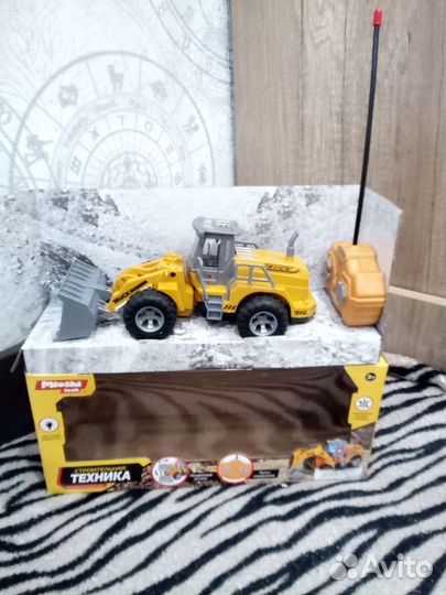 Игрушка трактор бульдозер на батарейках
