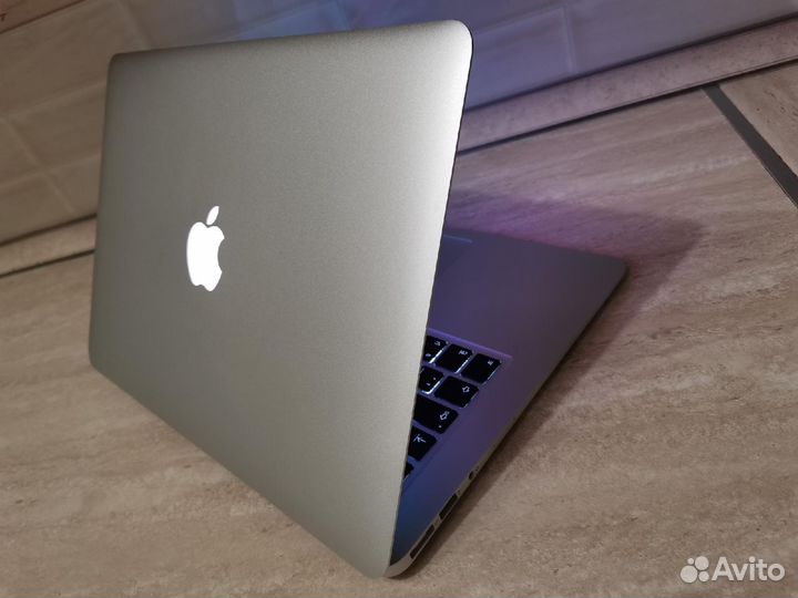 Macbook Air 13/8 Gb RAM/i5/128 Gb SSD