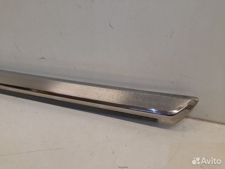 Молдинг двери передний правый Toyota Land Cruiser