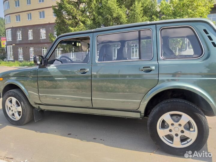 LADA 4x4 (Нива) 1.7 МТ, 2009, 250 000 км