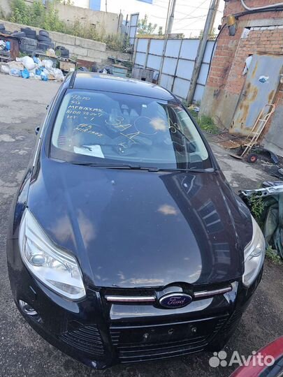 Капот на Ford Focus 3