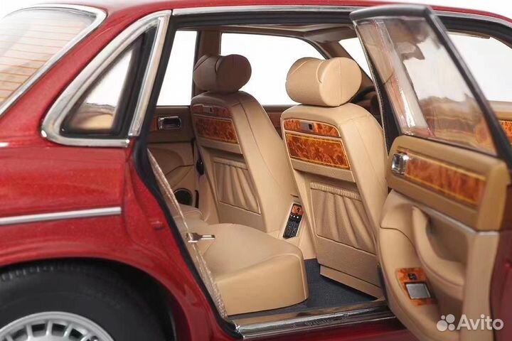 Almost Real Jaguar XJ6 1:18