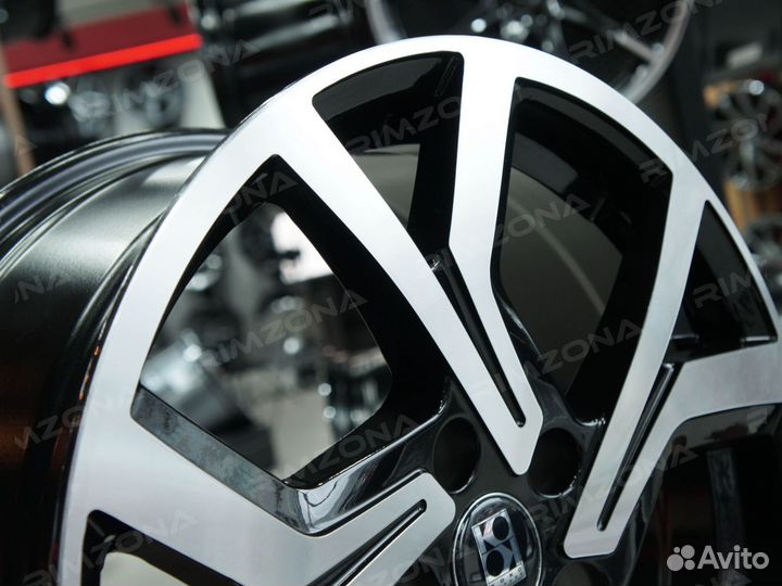 Литые диски R17 на Golf. Арт841