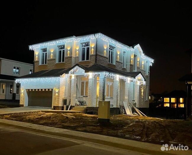 Световое оформление фасадов зданий к Новому году