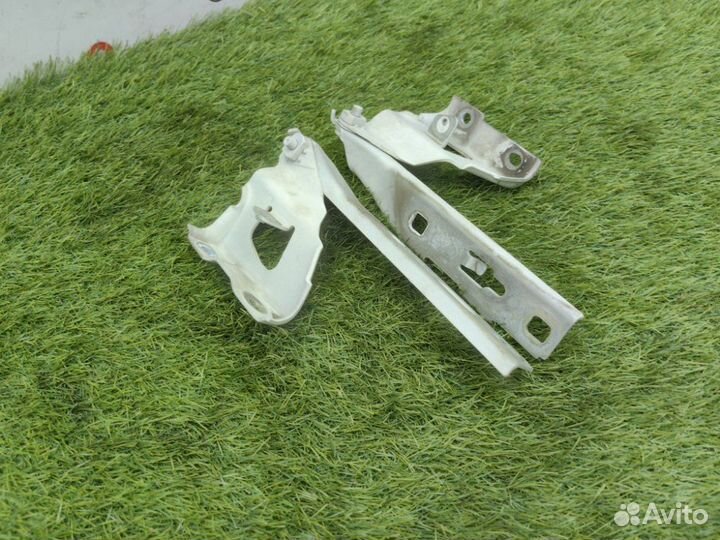 Крепление капота Audi A4 cdhb 2009