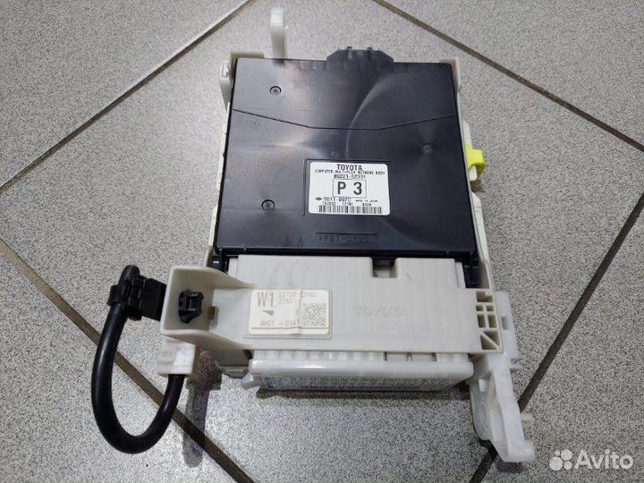 Блок предохранителей Toyota Aqua NHP10-6330290 1NZ