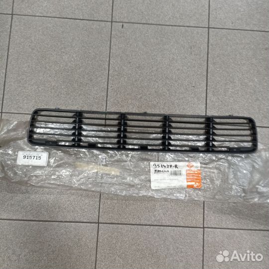 Volkswagen polo classic центр решётка бампера