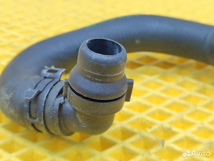 Патрубок системы охлаждения Mercedes E W207 3.5