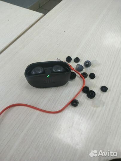 Беспроводные наушники jbl wave buds