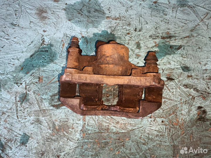 Суппорт передний левый Mercedes Vito 638