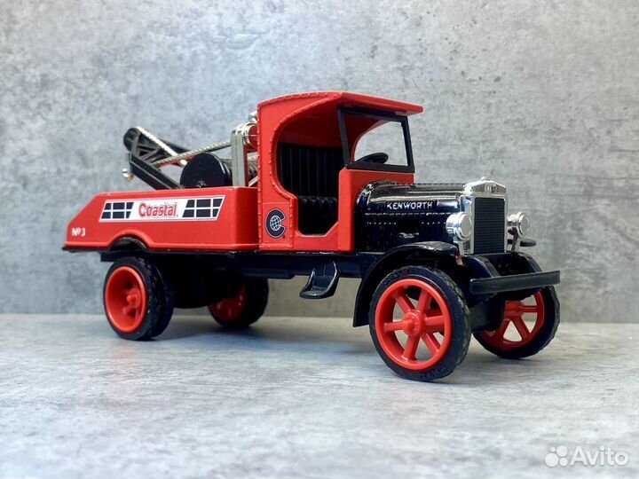 Коллекционная ретро модель Kenworth копилка 1:25